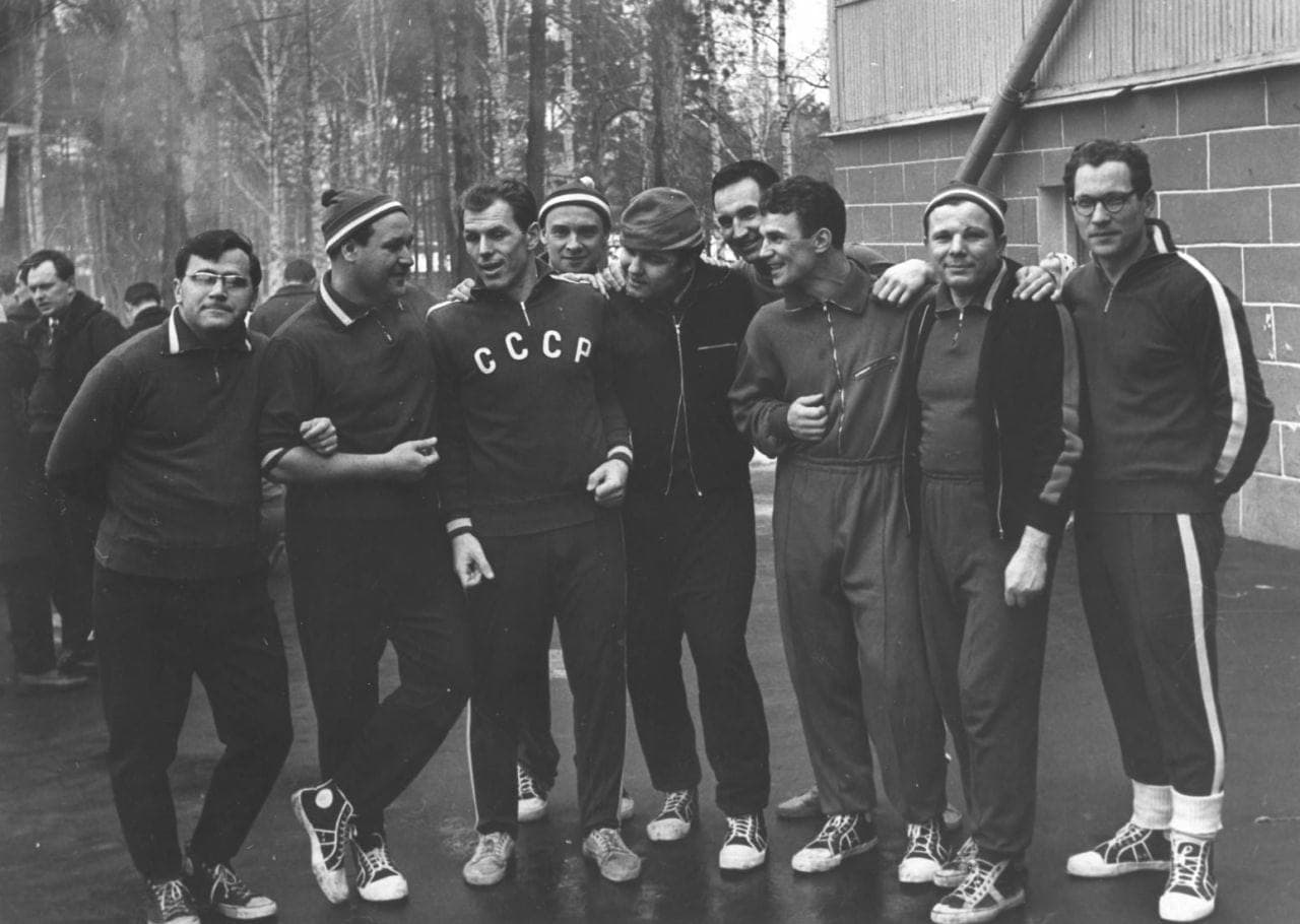 Юрий Гагарин в Переделкино. 1968 год.jpg