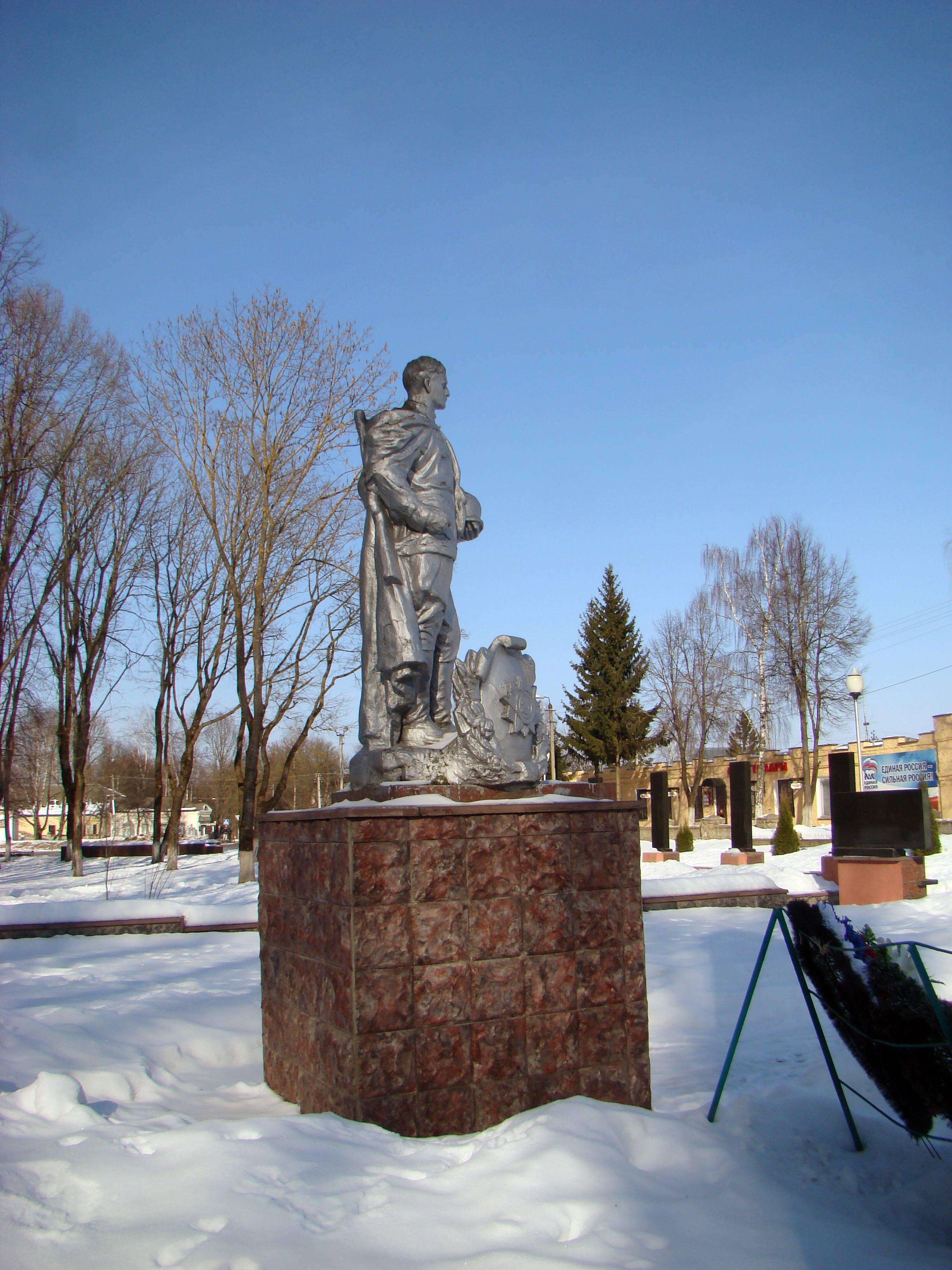 Мемориал в Красном .24 февраля 2013 Один из первых послевоенных памятников в городе