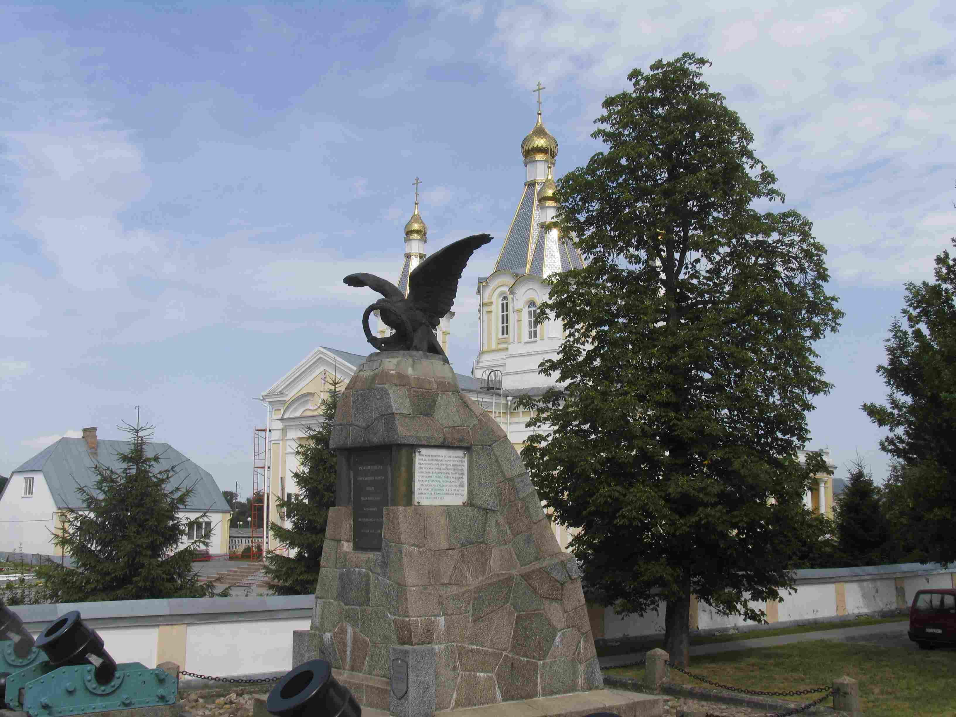 Памятник 1812  в Кобрине.jpg