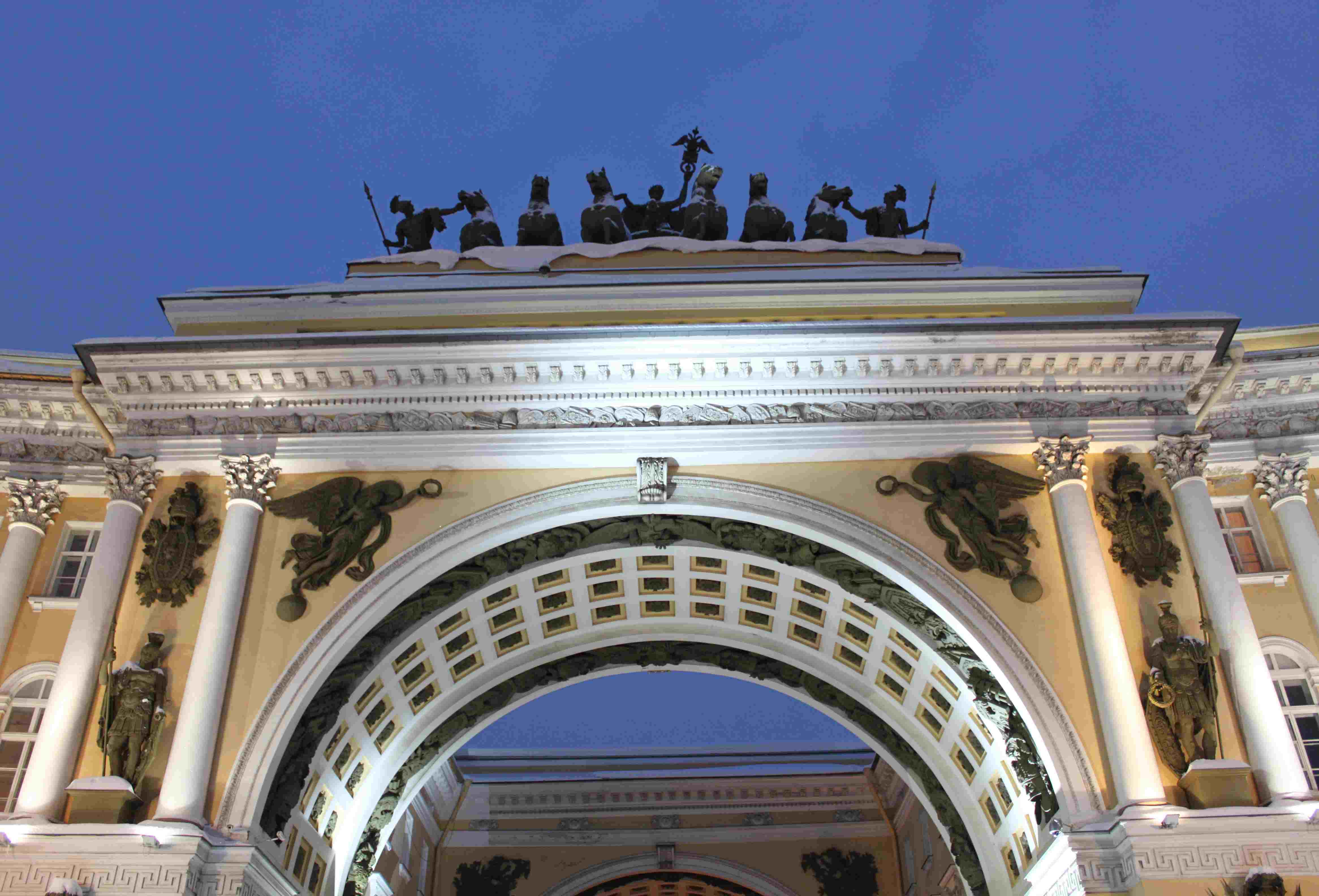 Триумфиальная арка. Санкт-Петербург,  Дворцовая площадь.jpg