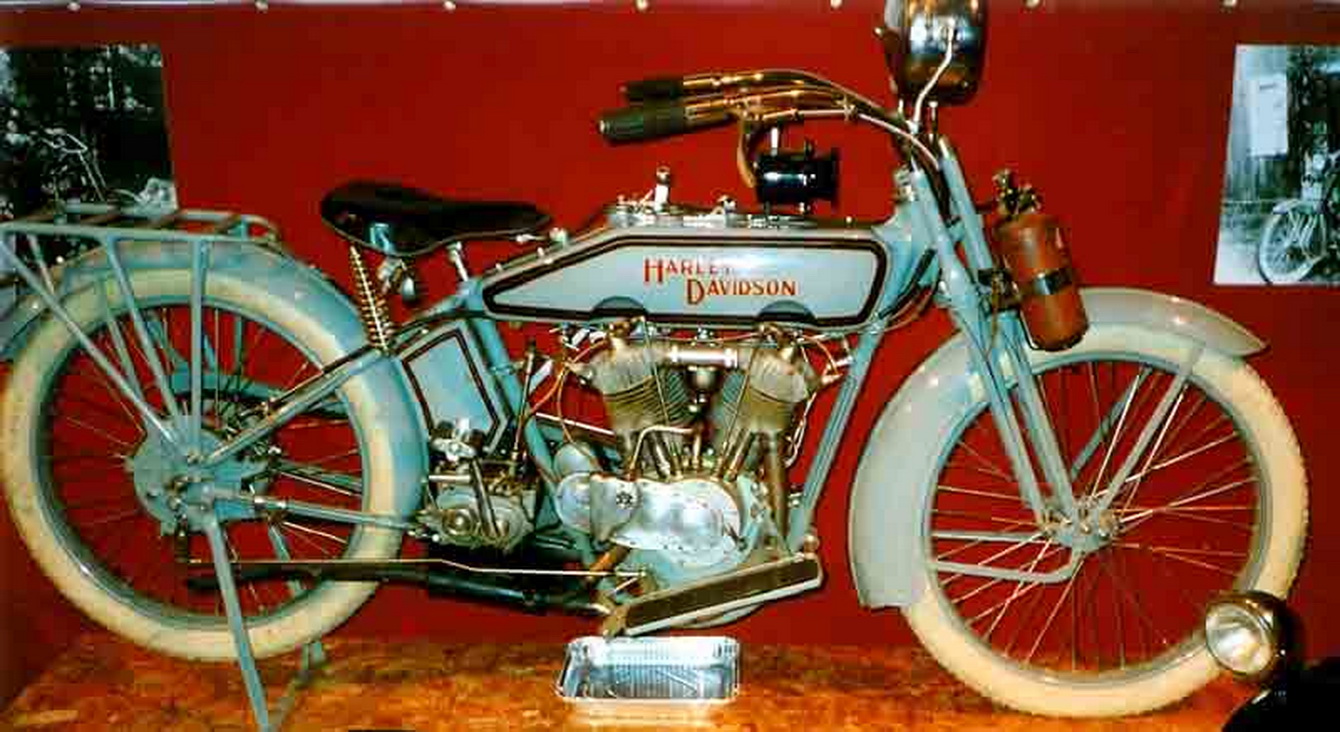 Harley-Davidson_1000_cc_HT_1916.jpg