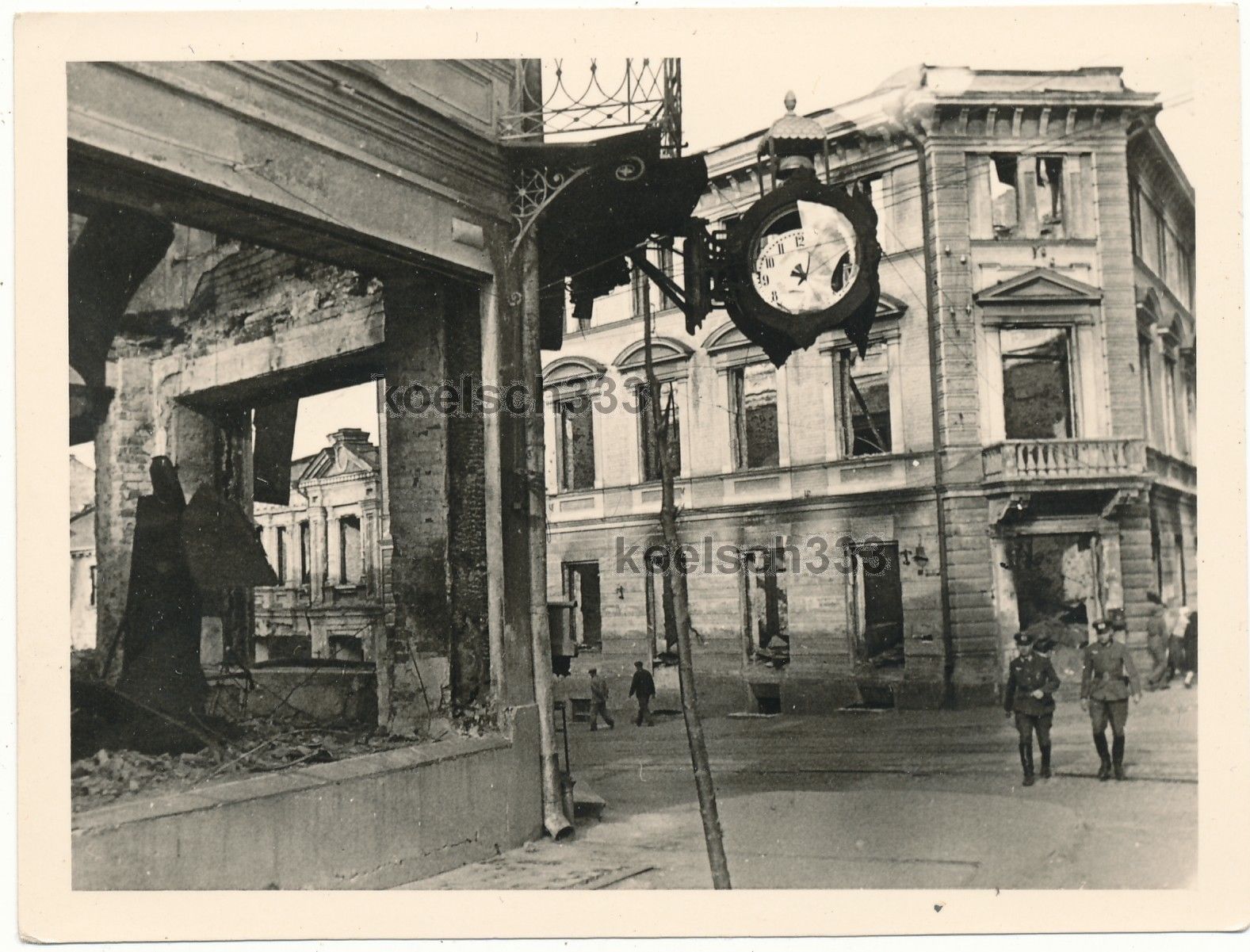 Foto Smolensk City Ruinen Wehrmacht Soldaten - Ostfeldzug Zerstörungen Russland.JPG