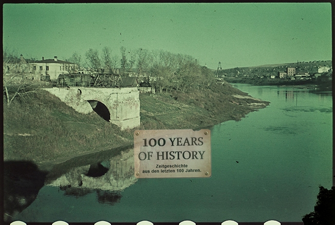 Farbdia Dia Fluss BrÃ¼cke Dorf Stadt Russland.jpg