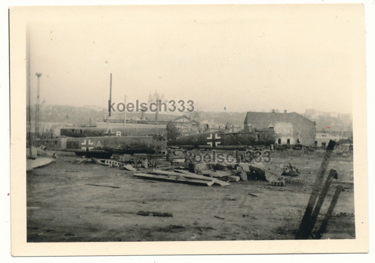 Foto Smolensk Russland 1942 Flugzeug Wracks Kennung Luftwaffe ... Kathedrale.jpg