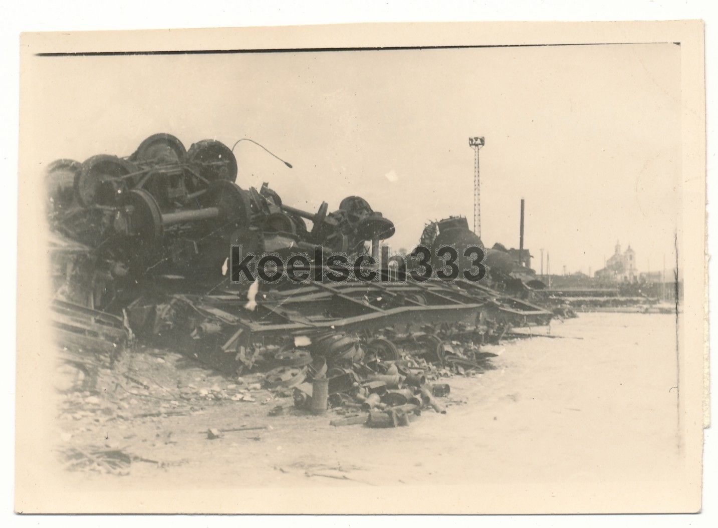 Smolensk Russland 1942 Güterbahnhof Eisenbahn Waggon Wracks ... Ostfront.jpg