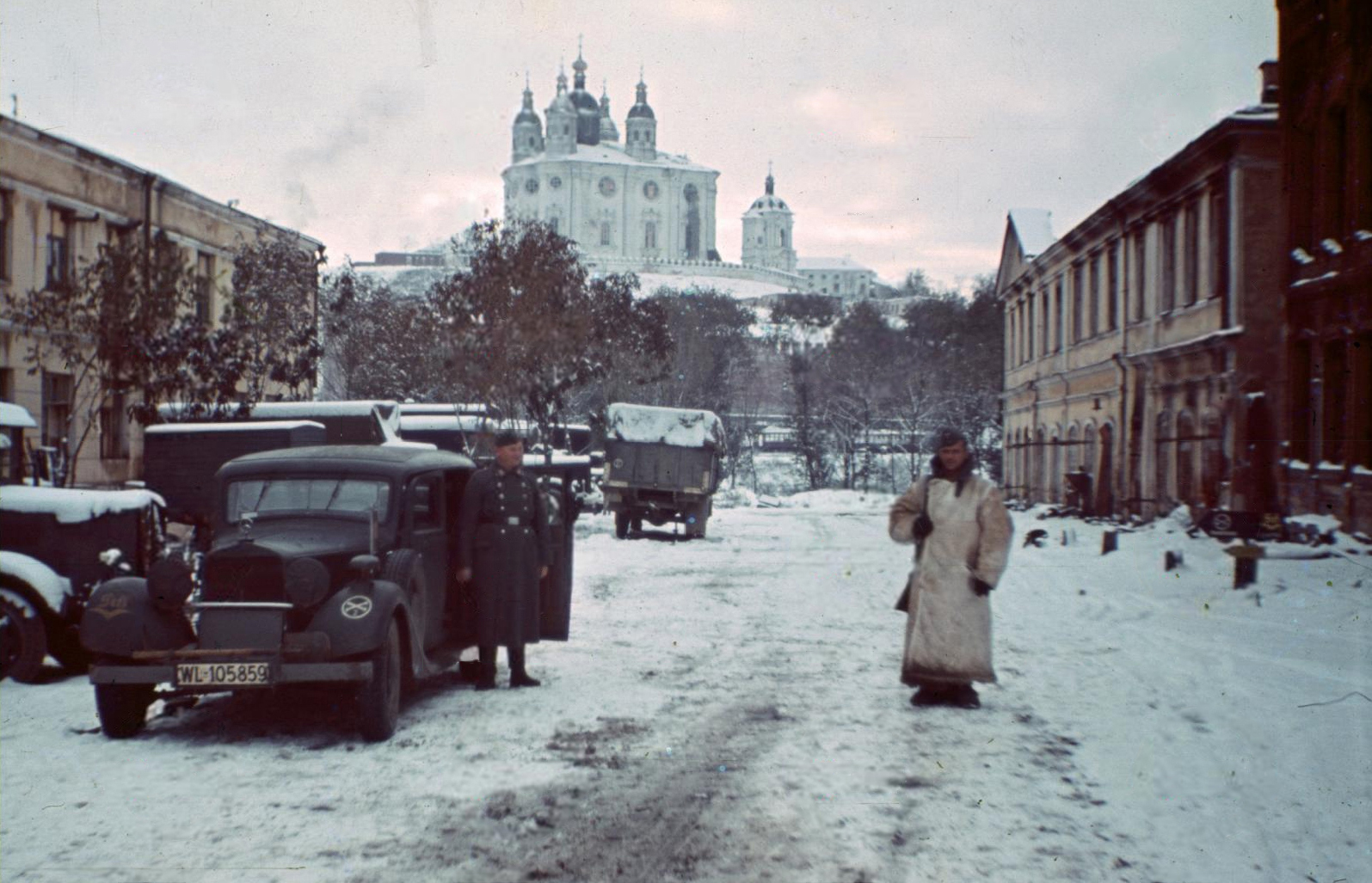 Mersedes-Benz770_Smolensk_Hram_color.jpg