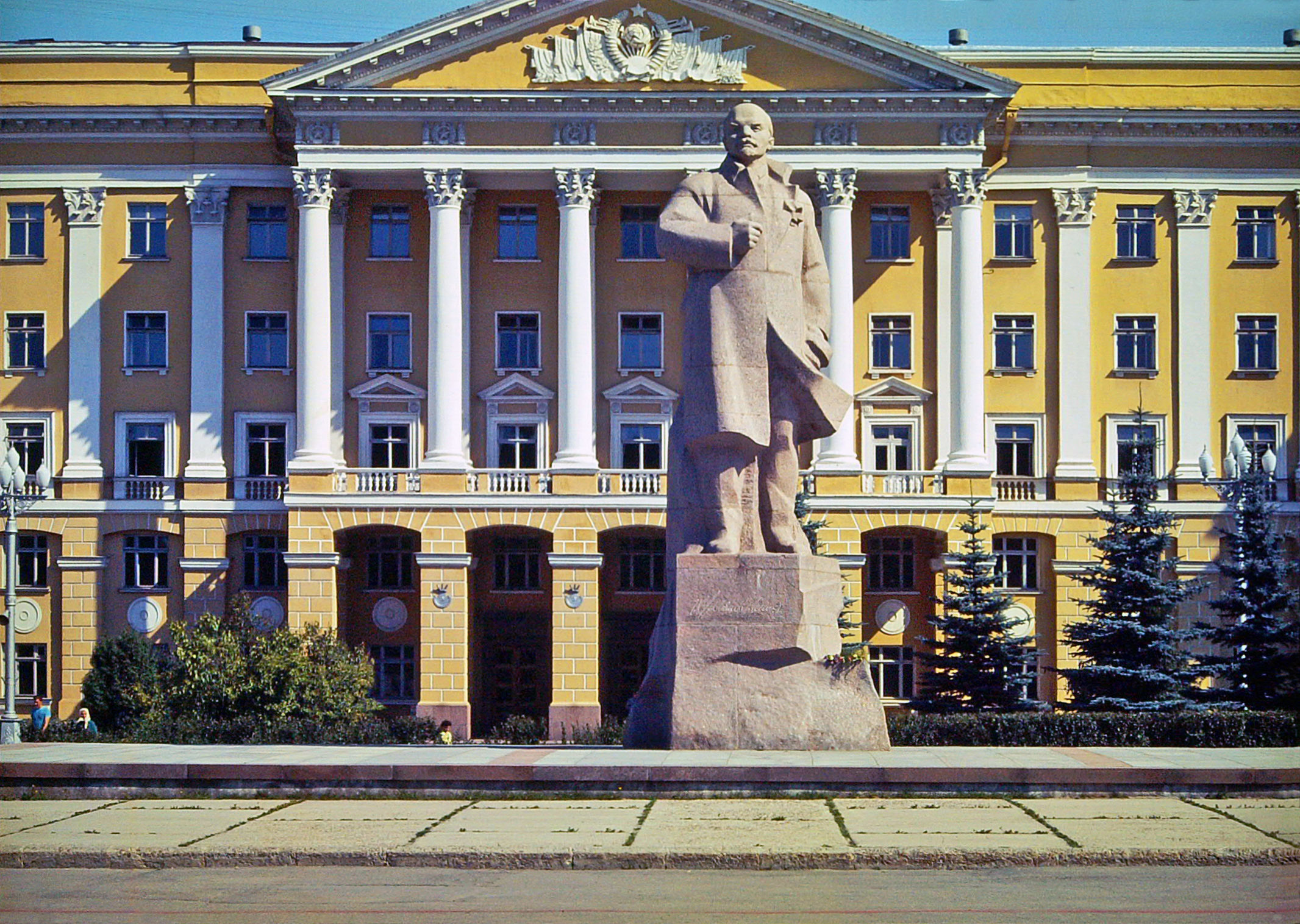 Дом Советов (1974-1975).jpg