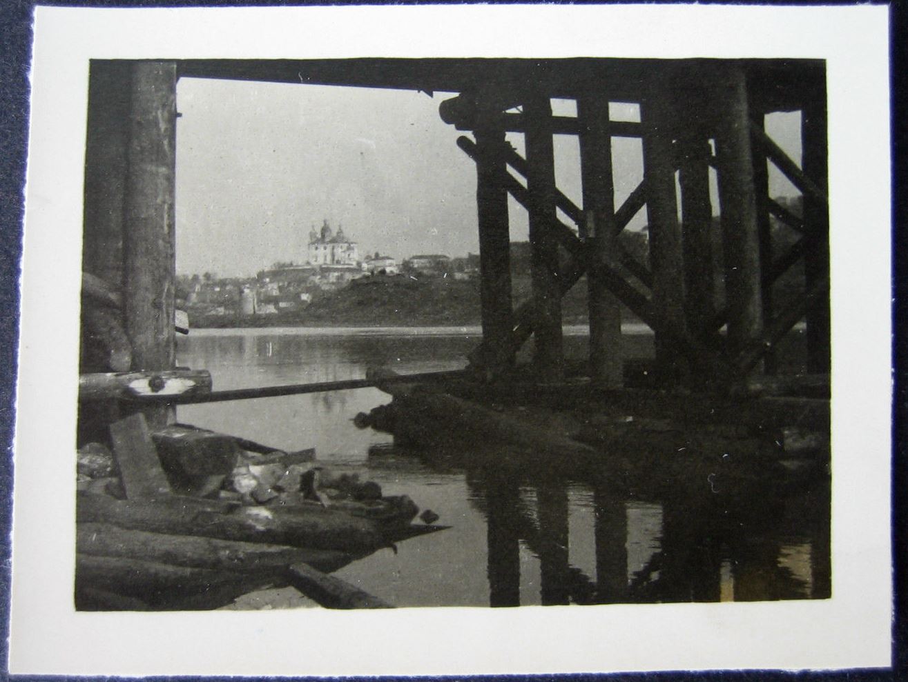 Ostfront 1941, Kriegsbrücke über Dnjepr mit Kathedrale Smolensk, Original-Foto_.jpg