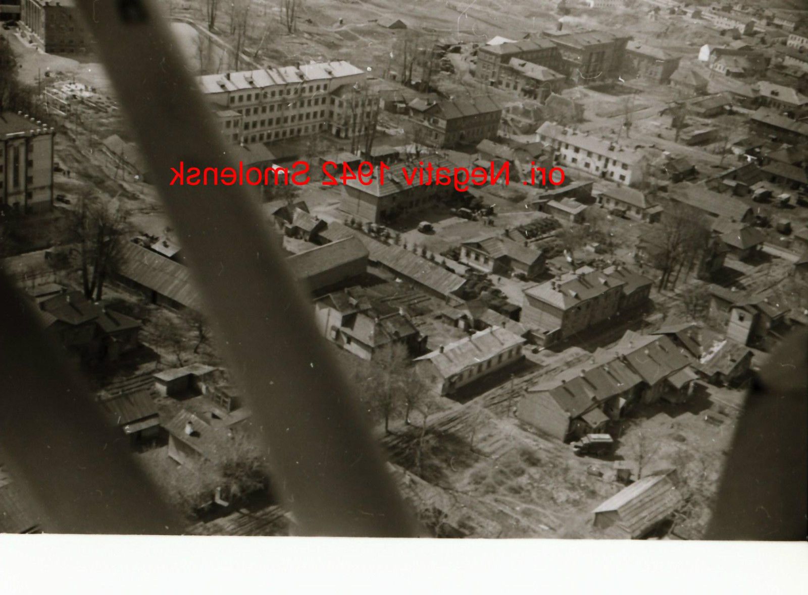 Foto 2 WK, orig. negativ, Ostfront,Smolensk, Luftaufnahme, Gebäude, Wohnblock.jpg