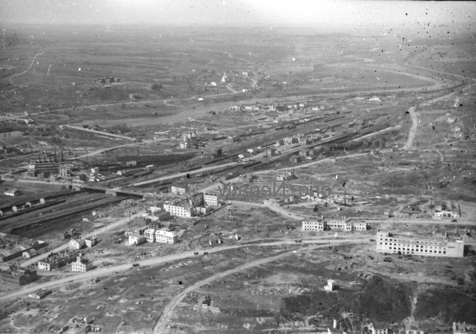 Foto 2 WK, orig. negativ, Ostfront,Smolensk, Luftaufnahme, Bahnhof, Eisenbahn.jpg