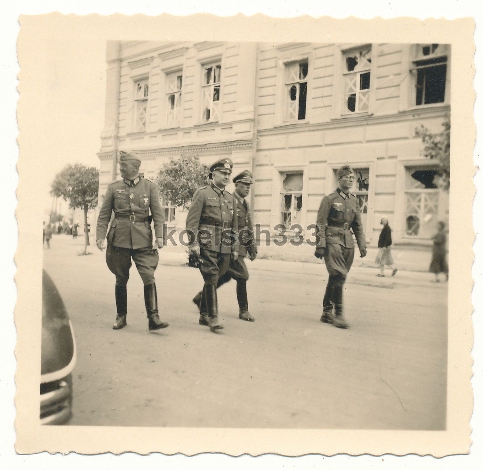 Foto General Oberhäuser und Stabs Offiziere in Smolensk.jpg