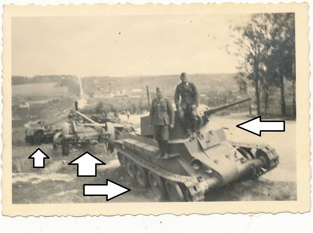 ORIGINALES FOTO WK2 STADT SMOLENSK RUSSLAND SOLDATEN MIT BEUTE PANZER TANK 634.jpg