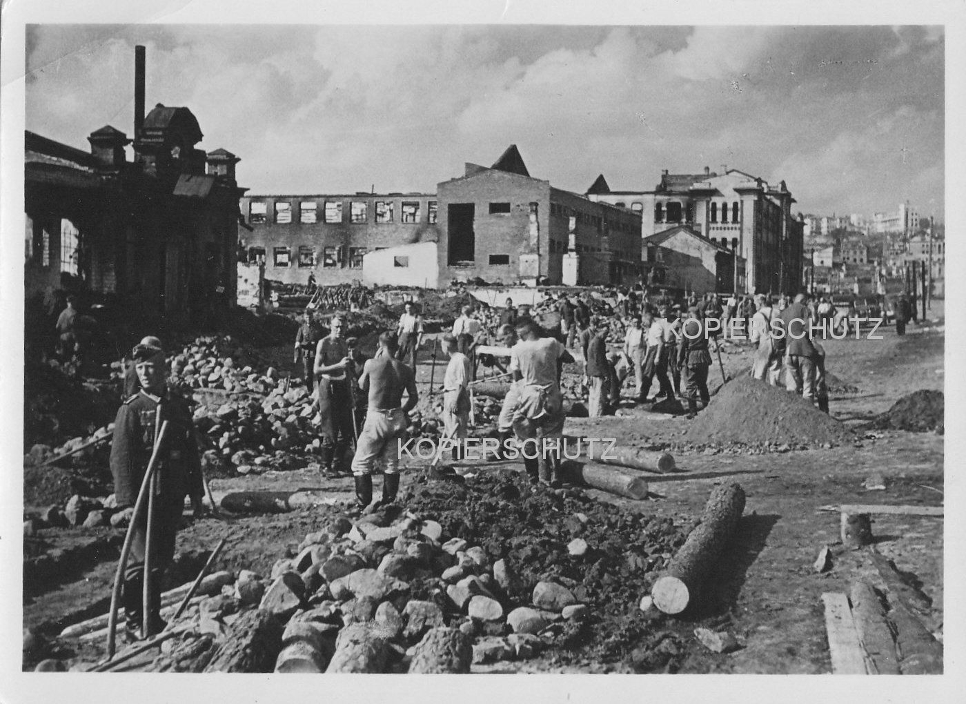 Foto Rußland Feldzug 1941 Zerstörung Wiederaufbau Straßen 2.WK .jpg
