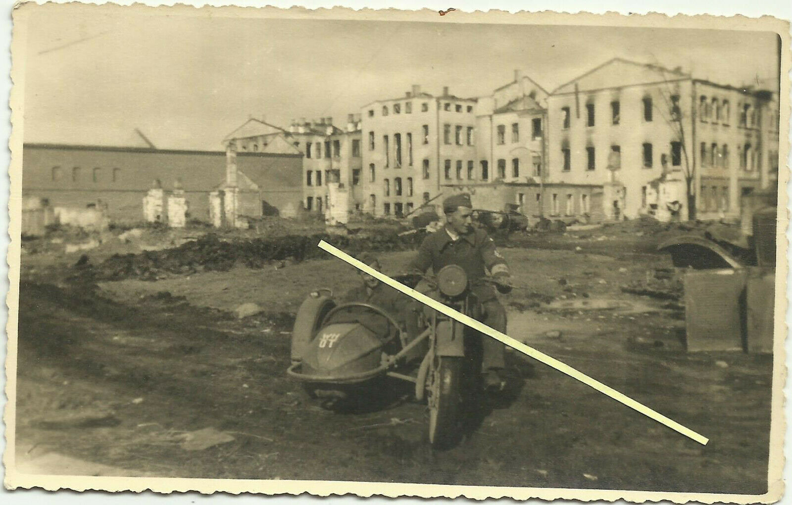 Technikfoto-in-PK-Grösse-Ostfront-Motorrad-mSeitenwagen.jpg