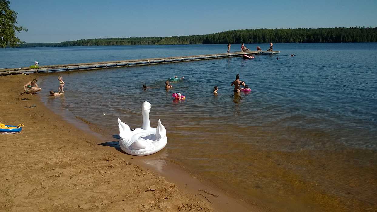 Пляж в окультуренной части