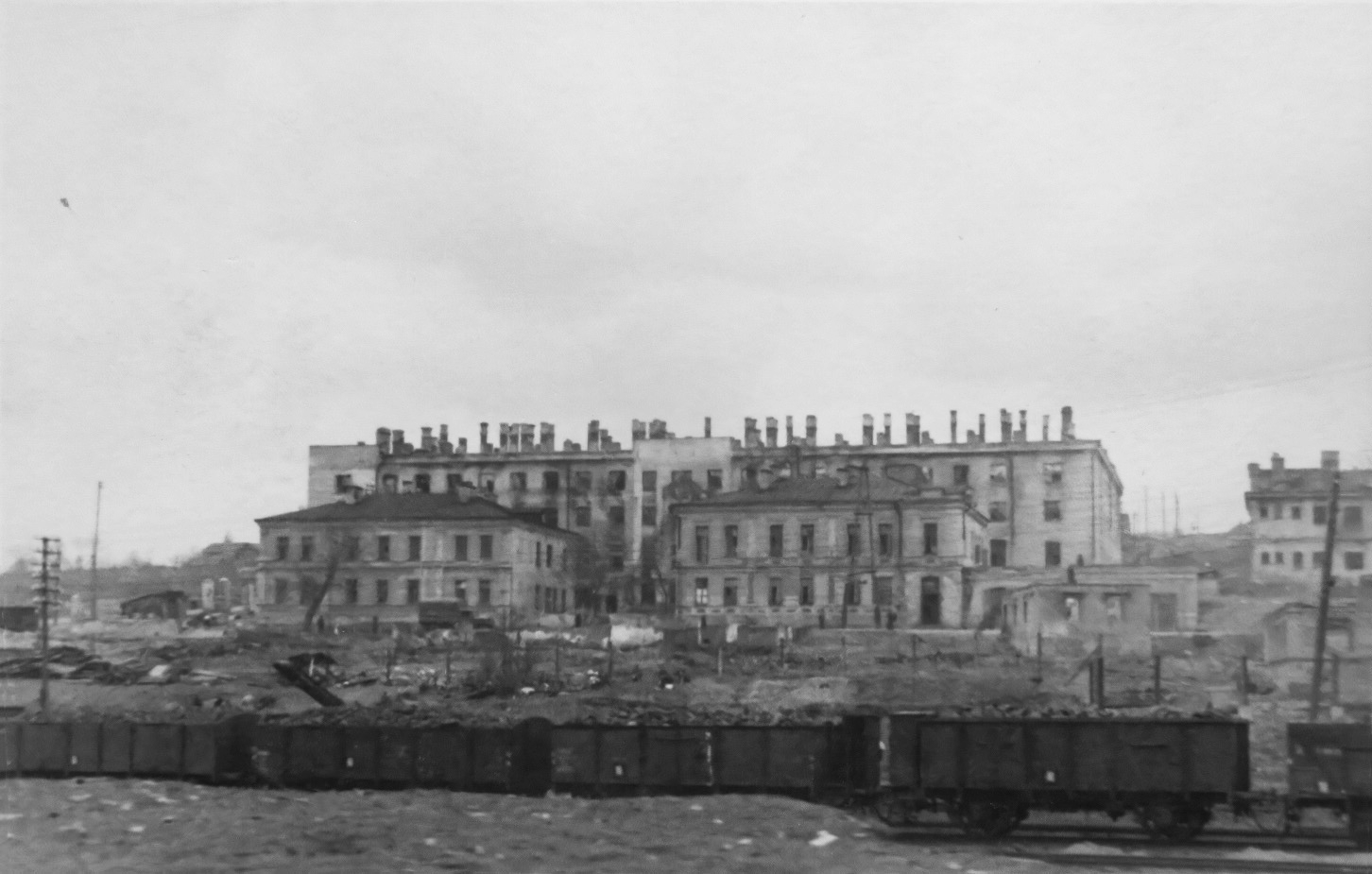 Original Foto Bahnhof Smolensk Ruinen Güterzug Reichsbahn.jpg