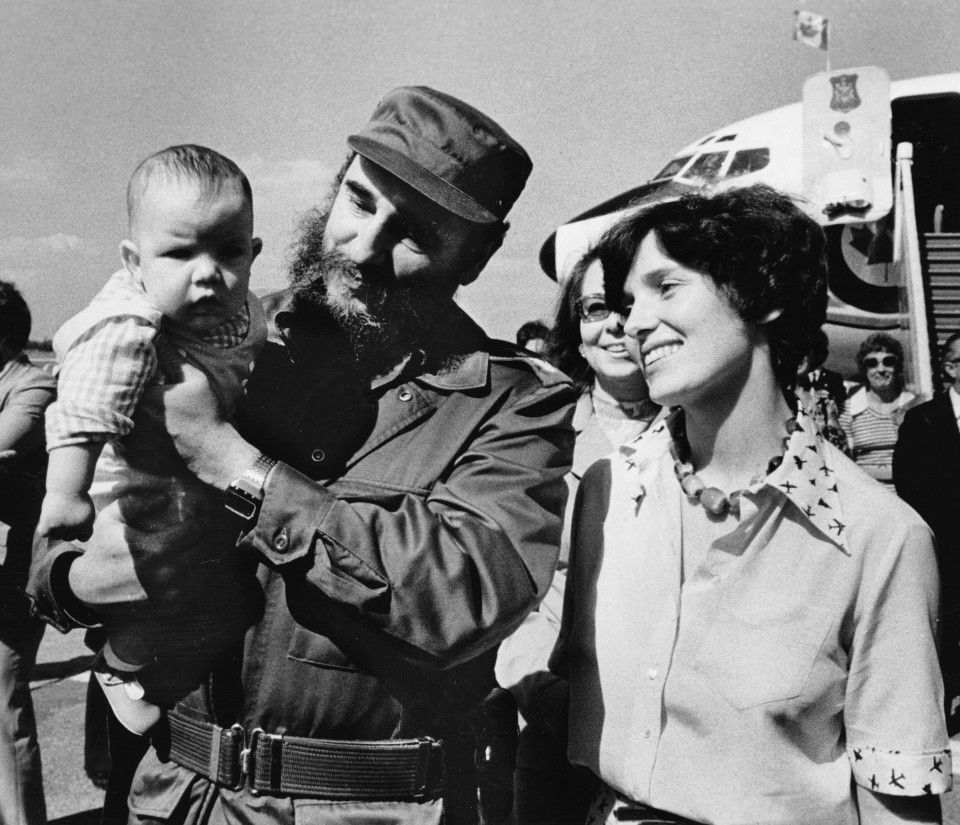 Fidel-Castro-cargando-a-Justin-Trudeau.jpg