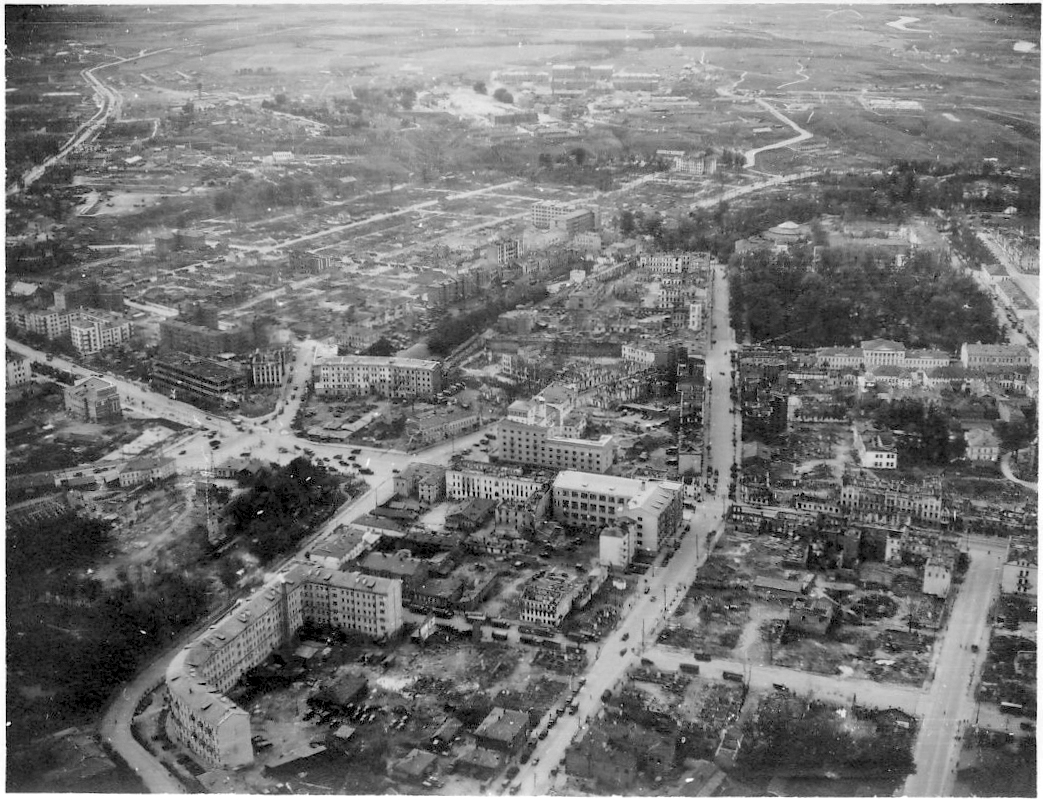 P178 Luftbild Russland Smolensk September 1941 zerstörte Stadt Häuser Ruinen.jpg