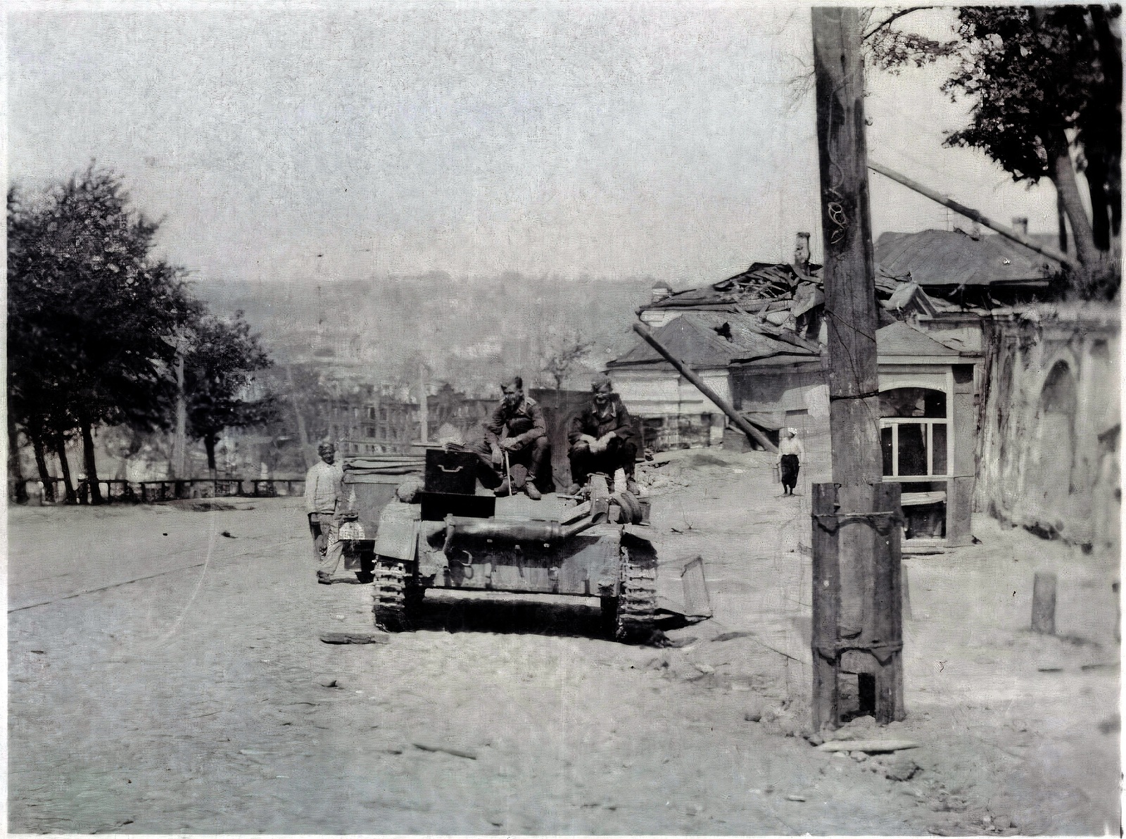 Luftwaffe Nachrichten Funker Abt. Kampf Russland Ostfront Beute Panzer Tank Kfz.jpg