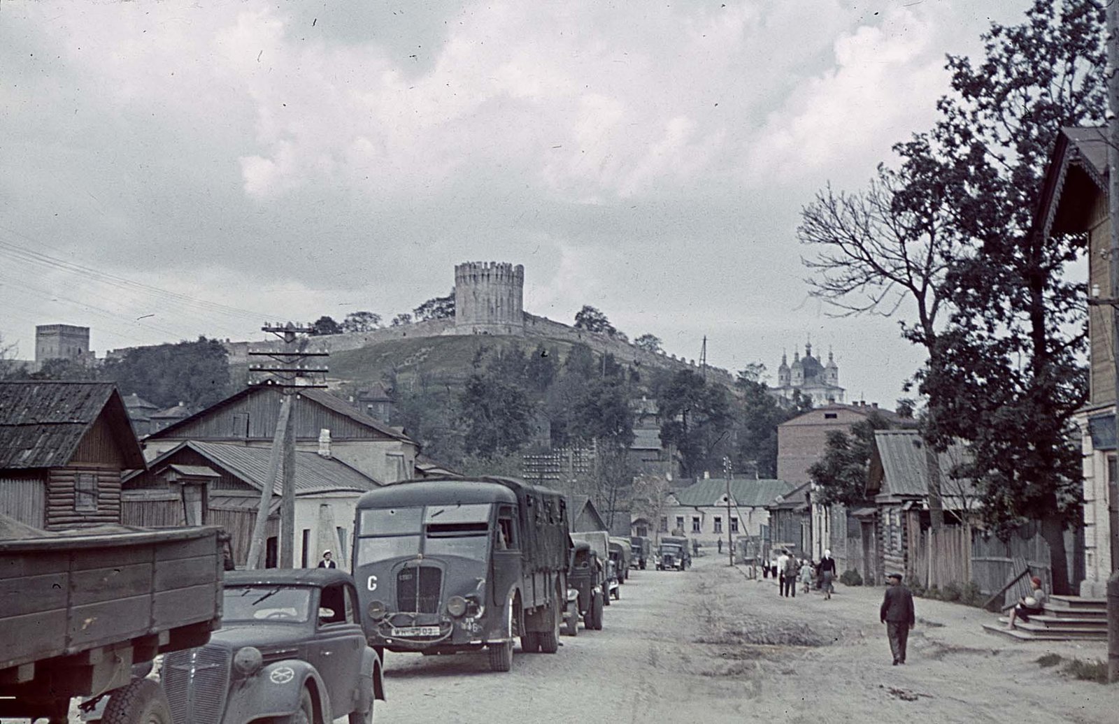 Deutsche Militärfahrzeuge, Smolensk, August 1941.jpg