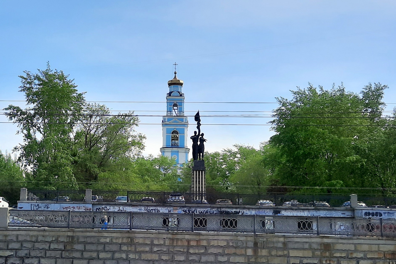 2022.05.25  (18) Храм Вознесения и памятник Комсомолу Урала.jpg