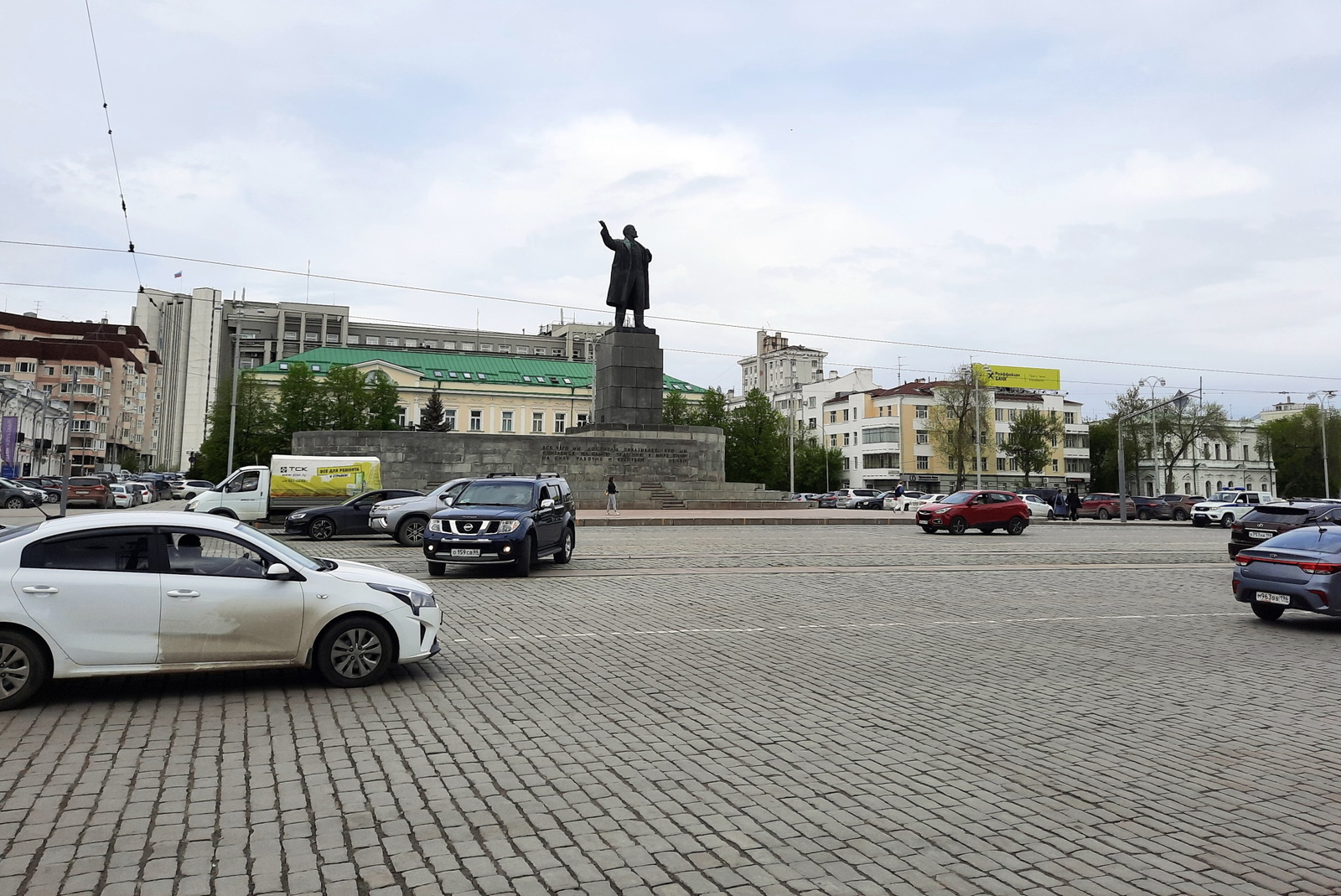 2022.05.25  (33) площадь 1905 года. Памятник В.И.Ленину.jpg