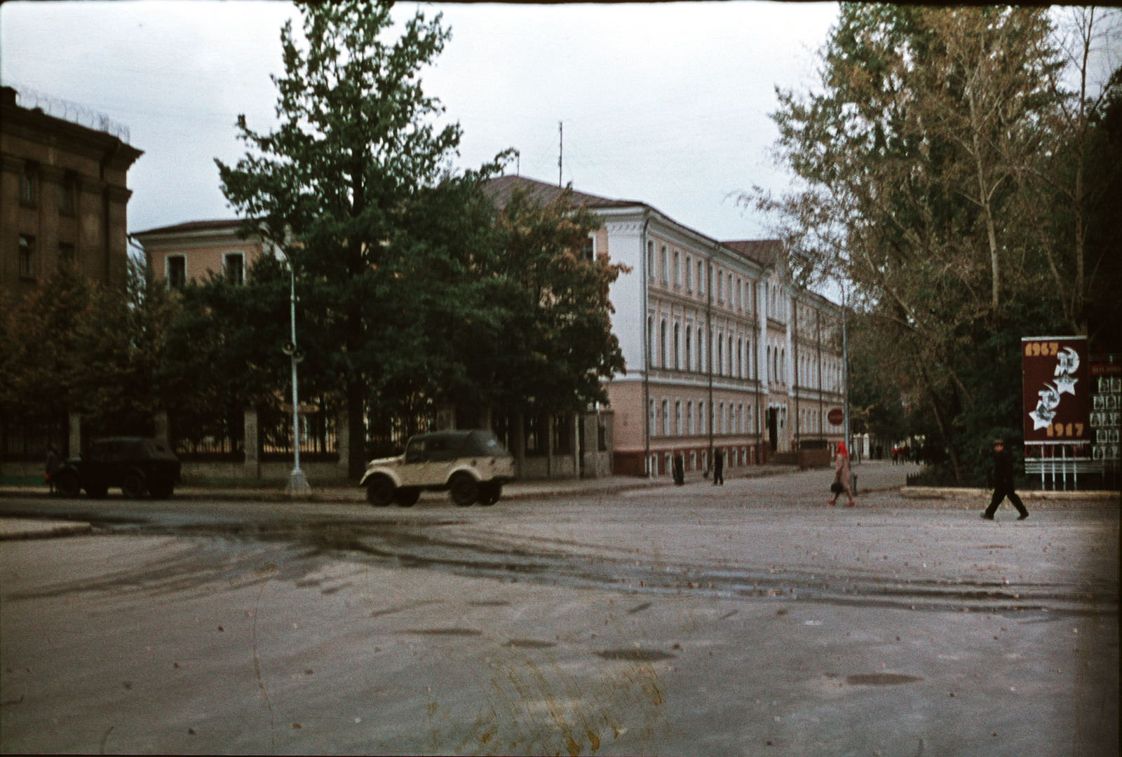 Перекресток улиц Ленина и Октябрьской Революции.jpg