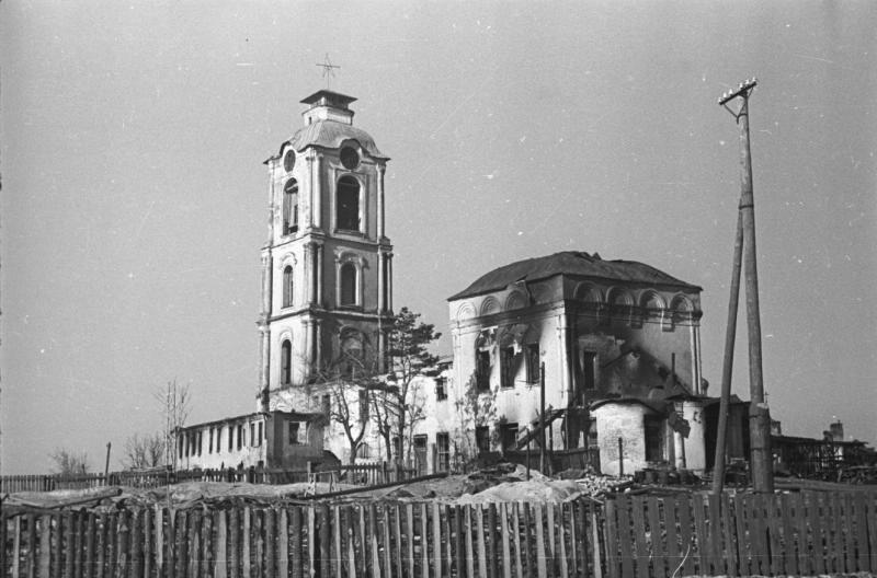 Вязьма Духовская церковь, снесена в 50 годах Петрусов.jpg