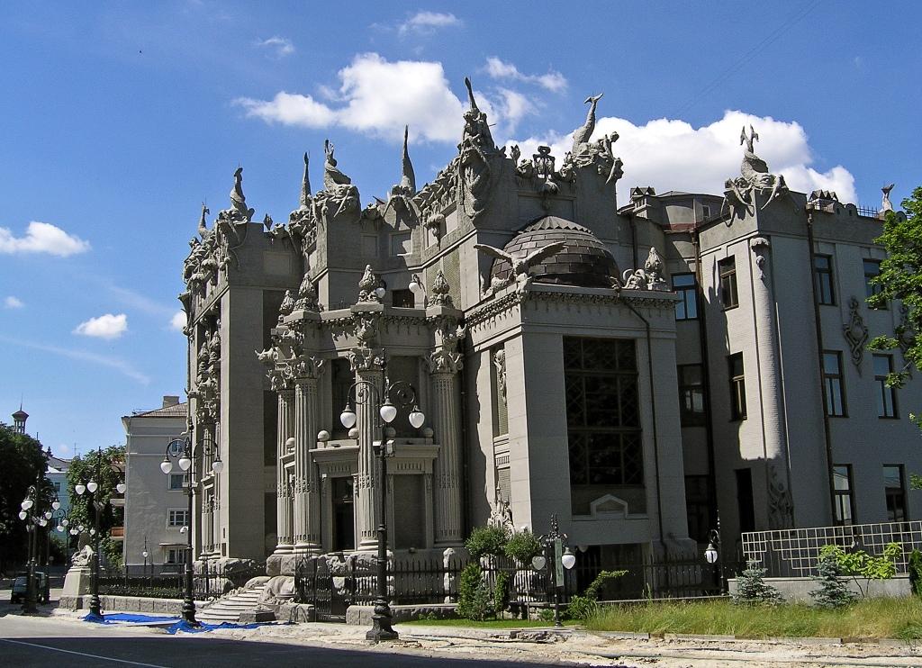 Дом используется в качестве резиденции Президента Украины с весны 2005 года[1] согласно постановлению правительства. Является памятником архитектуры № 906.