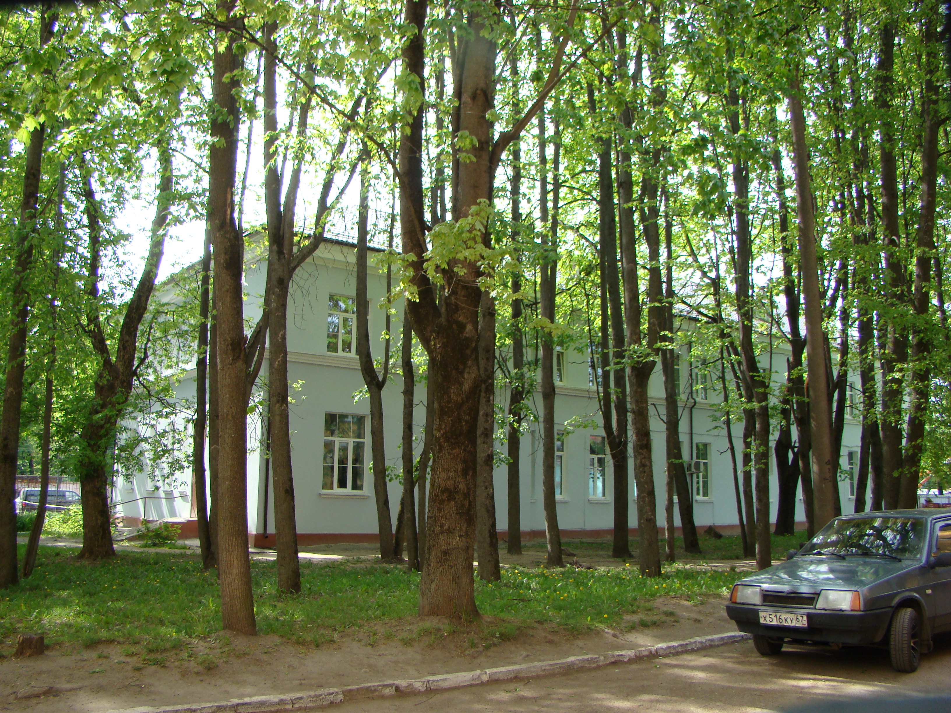 Поликлиника №7 вид с крыльца корпуса Спасокукотского. 16.05.2014