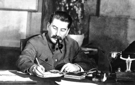 Сталин с трубкой.jpg