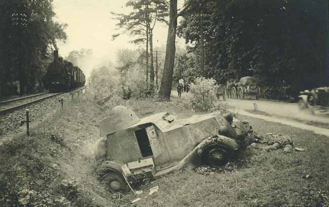 8720Другой ракурс. Колеса пока на месте. Подпись — Смоленск, июнь 1942..jpg