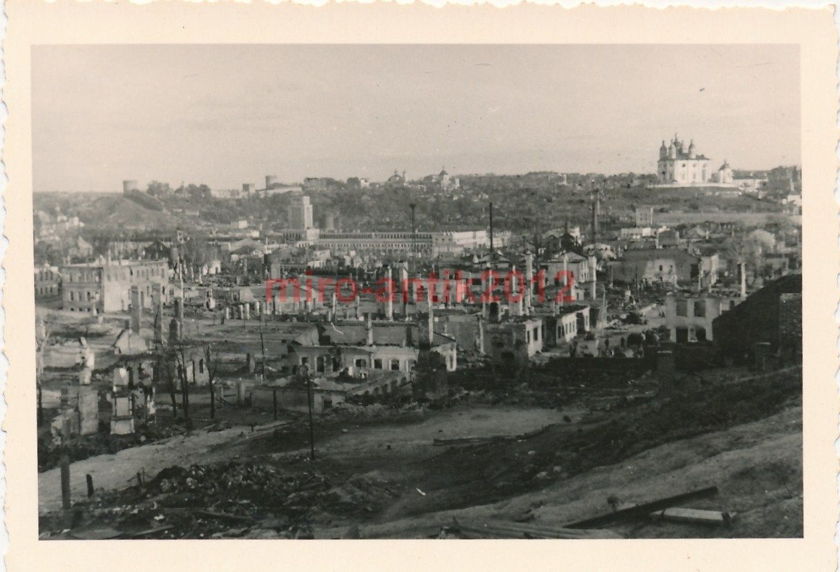 Foto, das Musikkorps im Russlandfeldzug, Soldatenkino und Kirche.jpg