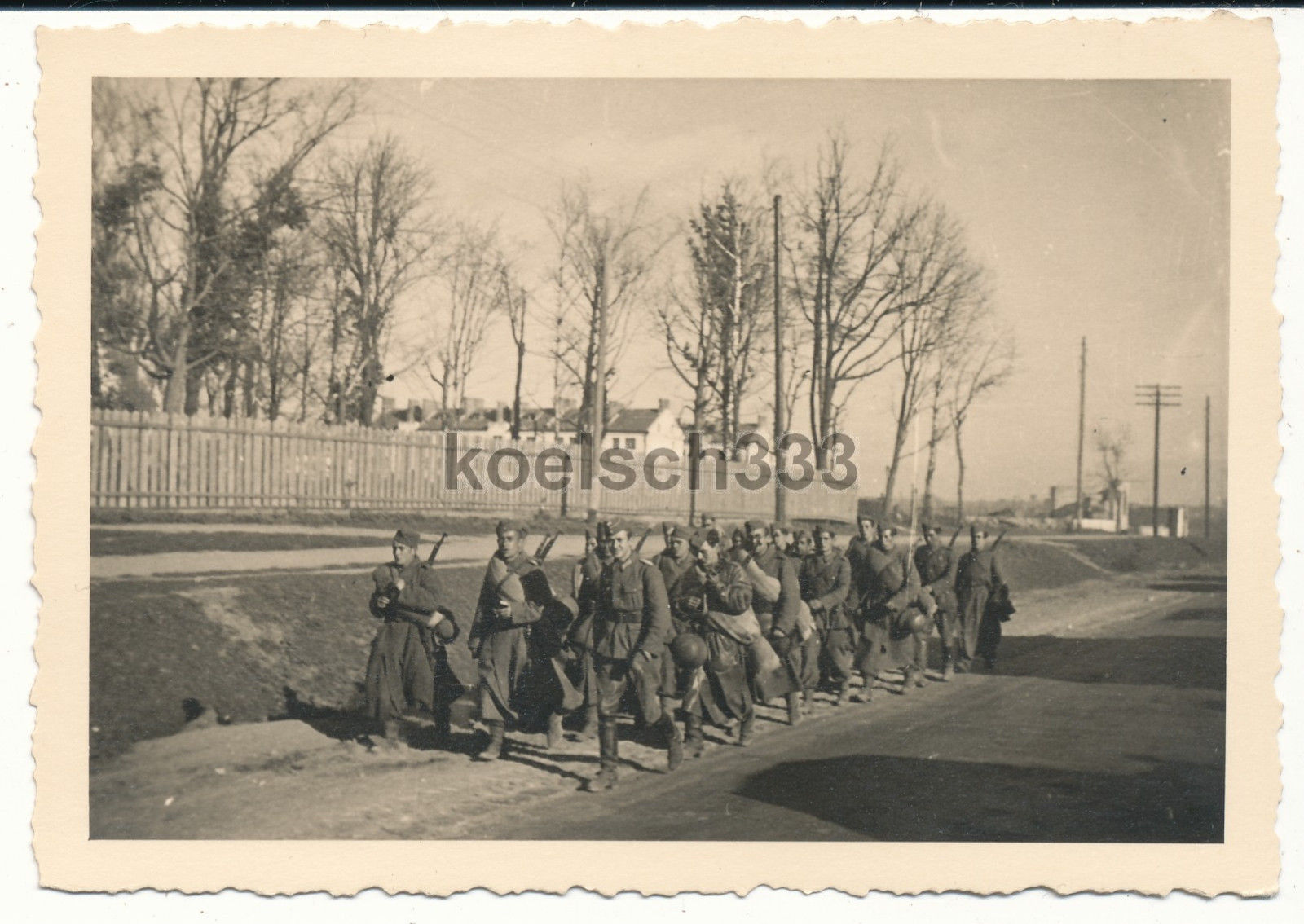 Foto spanische Soldaten Blaue Division Azul 250. ID in Smolensk Russland 1941.jpg